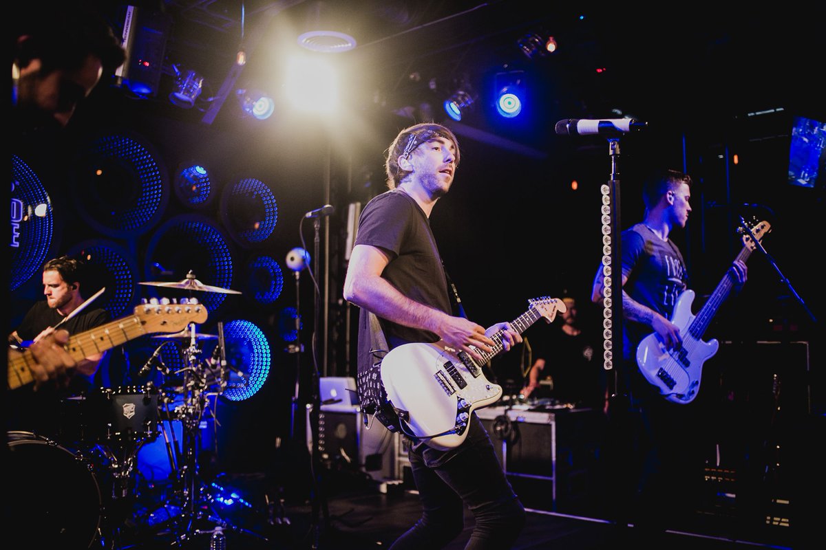 kroq's tweet photo. Catch @alltimelow's @hdradio #soundspace performance and Q&amp;A now! Stream it on #KROQHD2 or watch on https://t.co/ZvEEJ38dd9 for 24 hours! https://t.co/HsY1Z5RN9l