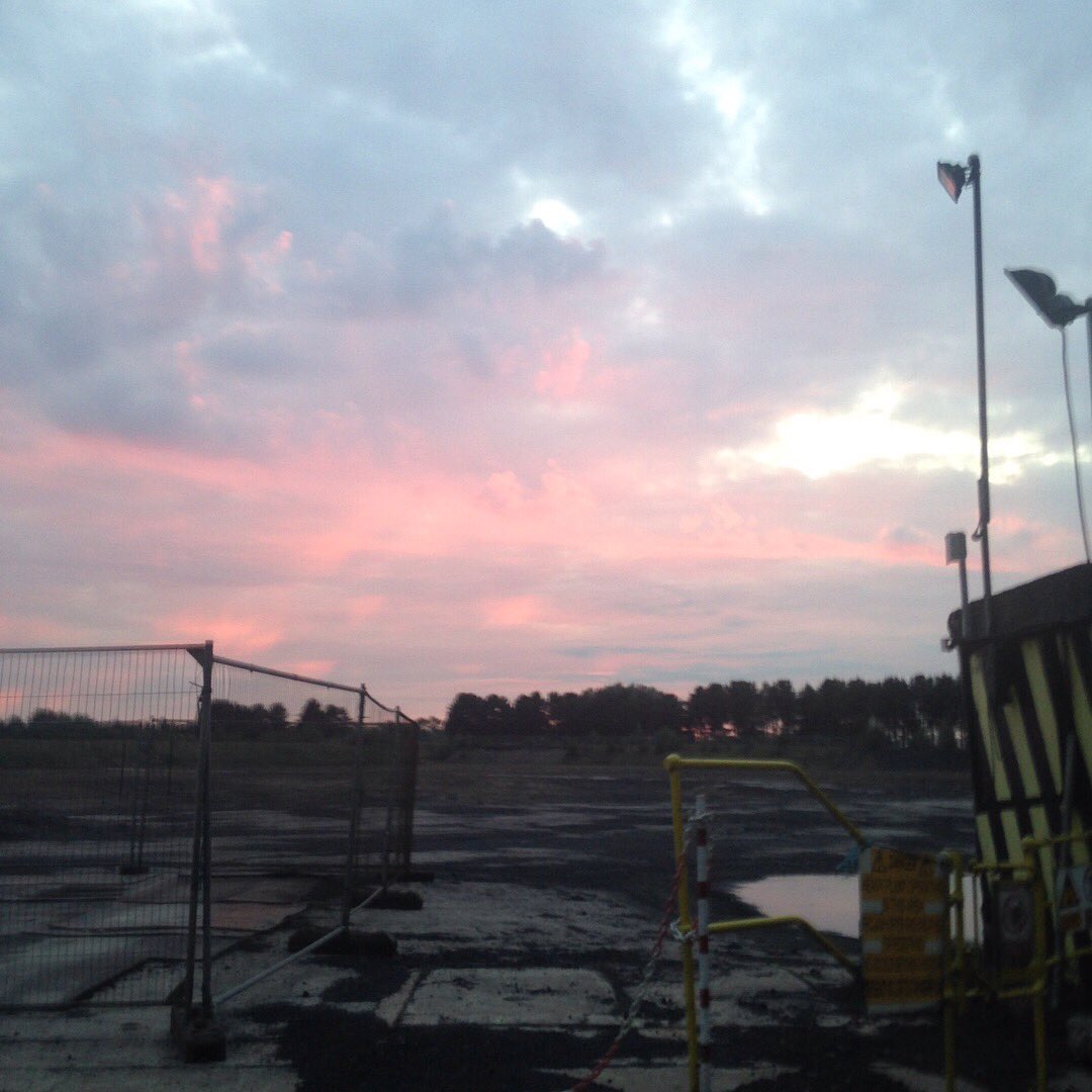 L0tt4i's tweet photo. #Dusk #transect #bat #survey with @SuperFastSurvey #Arbtech #Precologist #surveyseason #ecologist #ecology #powerstation #freelance #sunset https://t.co/yRvFOceWZq