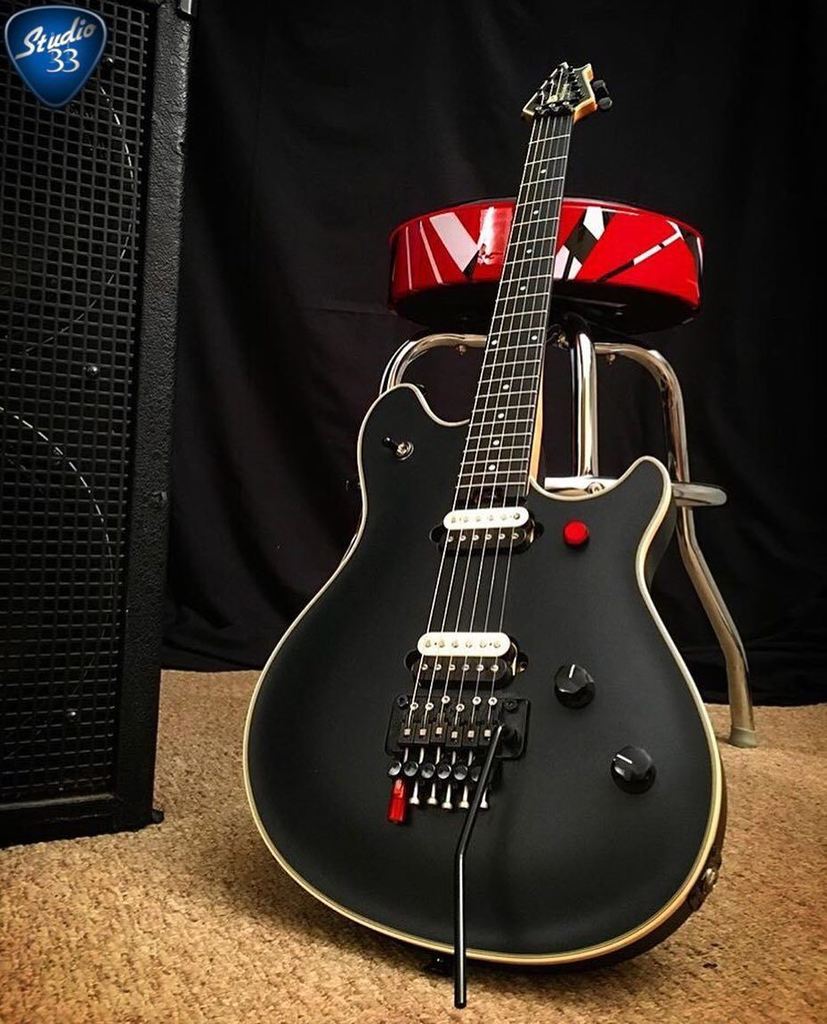 studio33guitar's tweet photo. Awesome set up from @liquidcharlie! What song would you like to play on this?
#evhguitars #guitar #evh #studio33gu… https://t.co/pPwAkkgR8l https://t.co/RhHQSSLQ6f