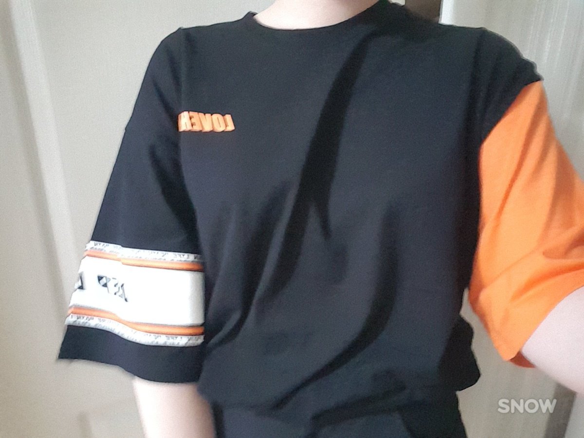 새로산 옷이 카라스노 고교색이었다 ㅎ ㅂ ㅎ  !