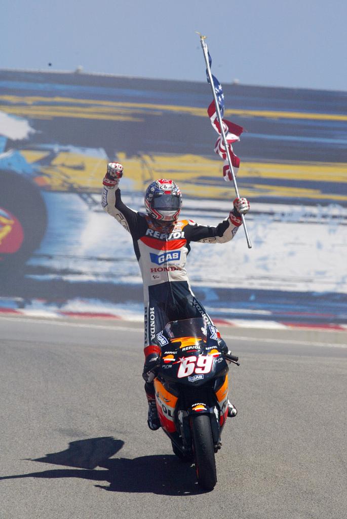 HondaPowersprts's tweet image. #tbt 11 years ago,@NickyHayden clenched the 2006 Laguna Seca GP in front of American fans. A memory that is forever etched into our hearts