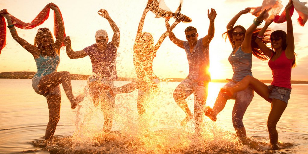 heythere_app's tweet photo. There's always a #summer that changes everything!  Let this be the summer you make connections that last a #Lifetime https://t.co/bj9ypY3c6Y
