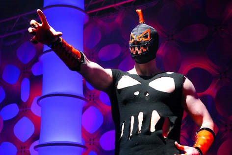 LOTRTournament's tweet photo. ...However the theme of "old defeats new" did NOT continue as #TheLynx defeated the first ever XWA Champion #TheMadDog! #LOTR2017 https://t.co/EyhHTAftbK