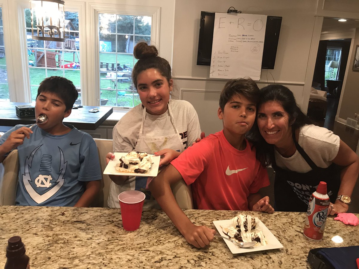 Dare2Dad's tweet photo. Family chopped #dessertround https://t.co/xLh1DBRsOU