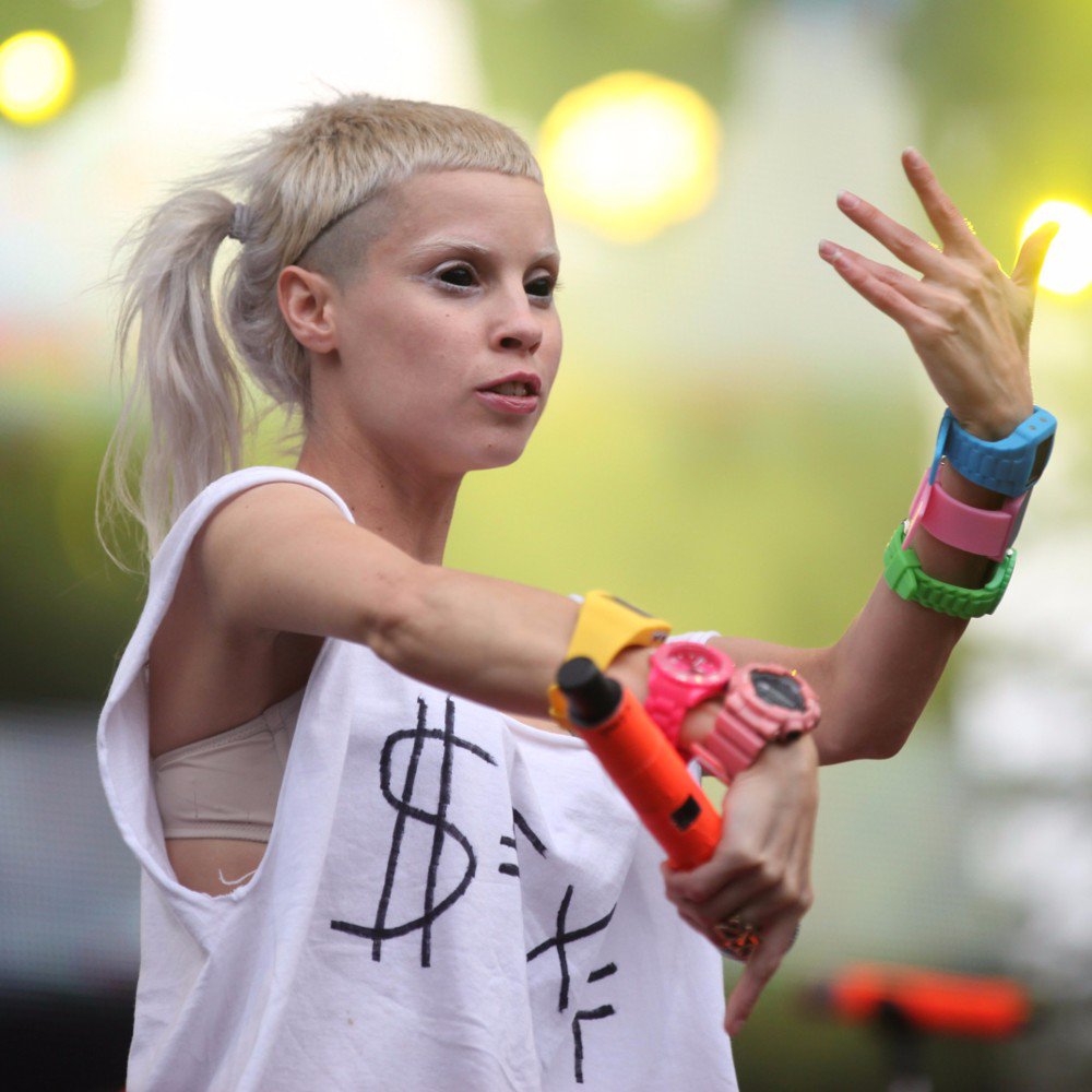 splatoon's Pearl is literally Yolandi Visser from Die Antwoord. High bangs,  voice, rap style, everything, image size:1000x1000