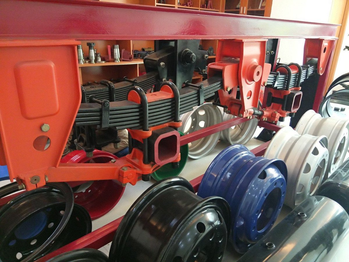 Rubywu1769's tweet image. Remolque eje,suspensión,hojas de resorte,tambor freno,semirremolque 
Trailer axle,bogie,suspension,leaf spring,brake drum,semi trailer