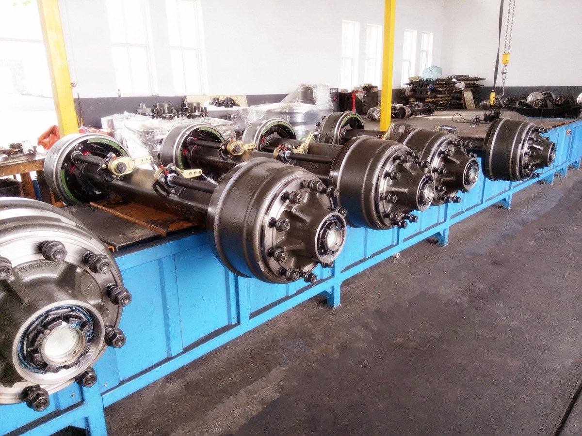 Rubywu1769's tweet image. Remolque eje,suspensión,hojas de resorte,tambor freno,semirremolque 
Trailer axle,bogie,suspension,leaf spring,brake drum,semi trailer