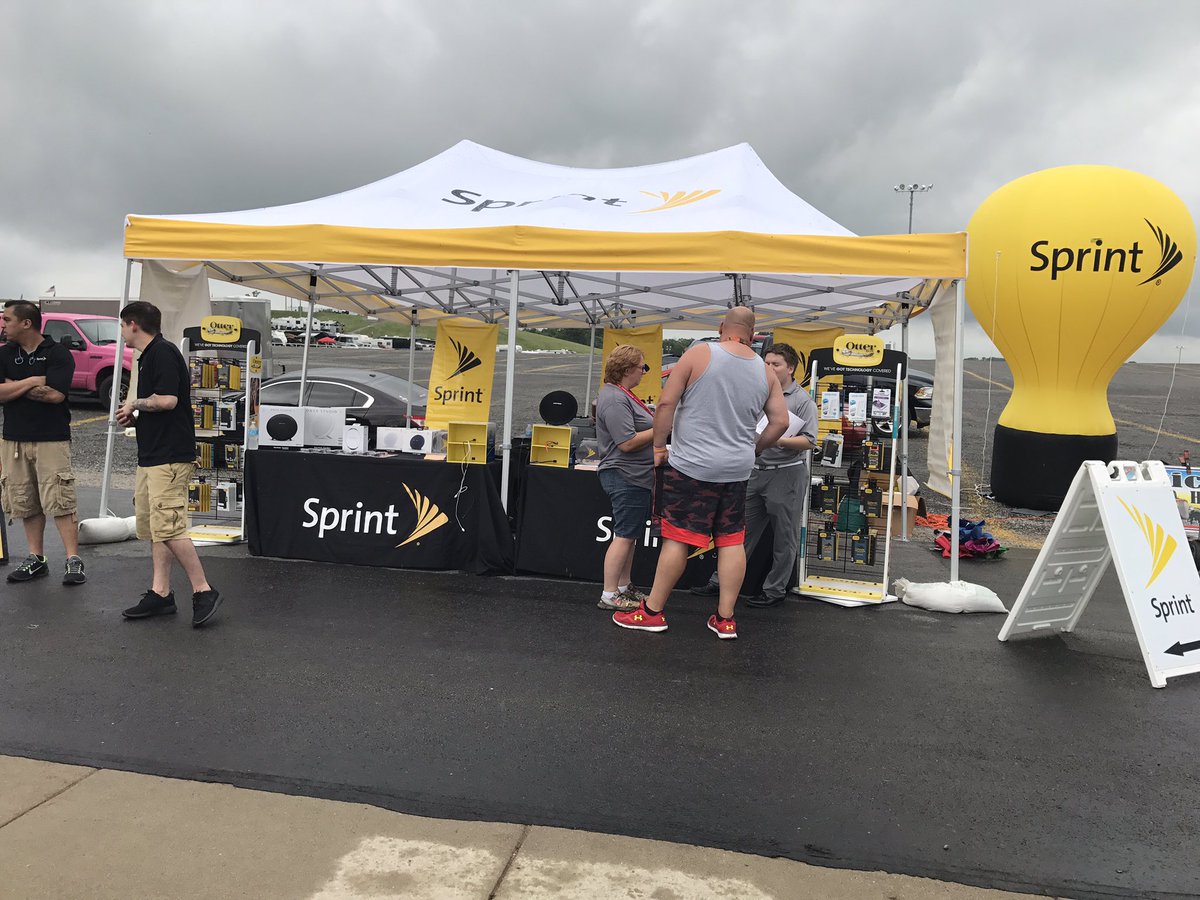 leebeecole's tweet photo. Out here at the #QuakerState400! All weekend long! #Sprint #CanYouHearTHAT? #NASCAR @SprintMKI @powerregionwins #WirelessExpress https://t.co/1BNdqHPzUK