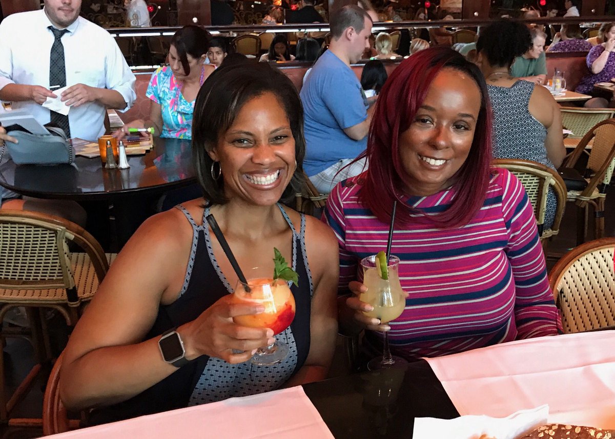 ShonetteCharles's tweet image. When 4 and 5 get together....👯🍸💚💗💙
#Spr93 #LUmade #Harvard #Wellesley #Sistersx2