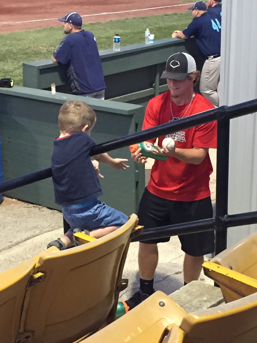 trussellj's tweet image. Thanks @weaver_dalton for playing catch with our #3BOY! He finally caught the last one. ⚾️ @MINKLeague @JoplinOutlaws @agr1317