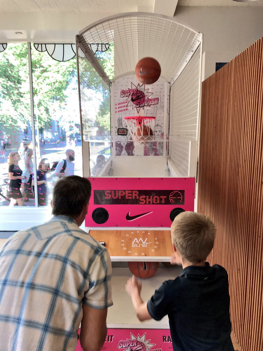 ColeMillerTV's tweet photo. Packed house at Gallery 135! Incredible artwork from @Nike designers being sold to benefit @StJude - runs til 11 #CheckYourSwoosh #KOIN6News https://t.co/IAIaWOaA8T