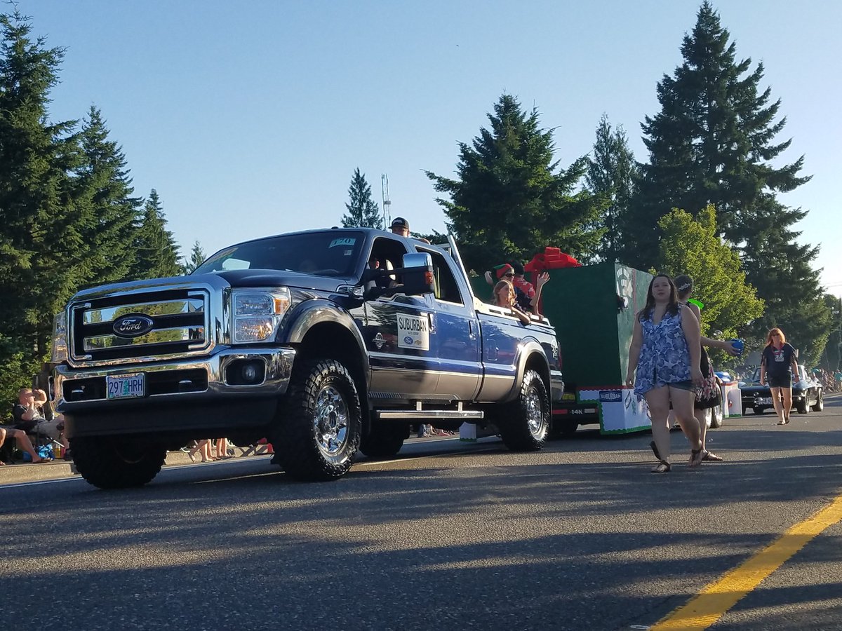 SandyMtnFest's tweet photo. Suburban Auto Group has joined the fun! #smf2017 https://t.co/DPbIWJNNbm