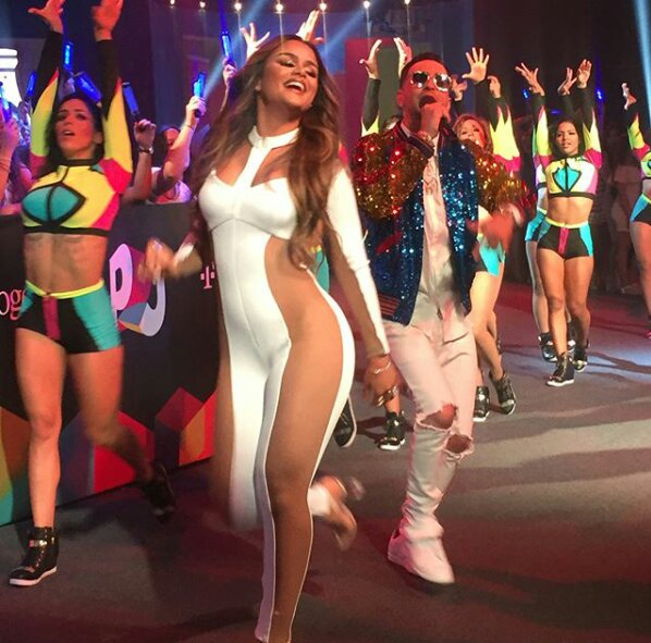 LatinaNuestra's tweet photo. ¡Candela! 🔥🔥🔥 ¿Qué les pareció el bailecito de @ClaryMolinaRD con @jquiles ? https://t.co/KqI4oUqBQi