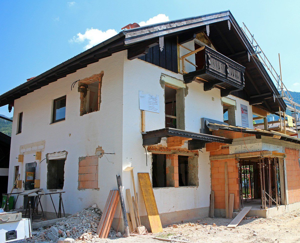 LoansUSDA's tweet photo. Seven tips to save money while renovating your home https://t.co/bZxvLR3XUy #homerenovation #homeinterior https://t.co/l4ncBf01Yg