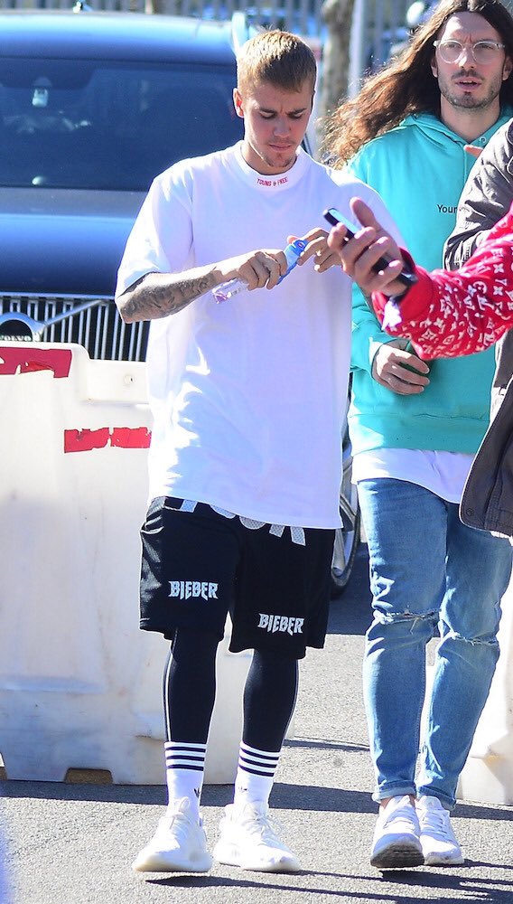 jbcrewdotnet's tweet photo. July 7: Justin seen out in Sydney, Australia. https://t.co/Hx6XQEGfiT