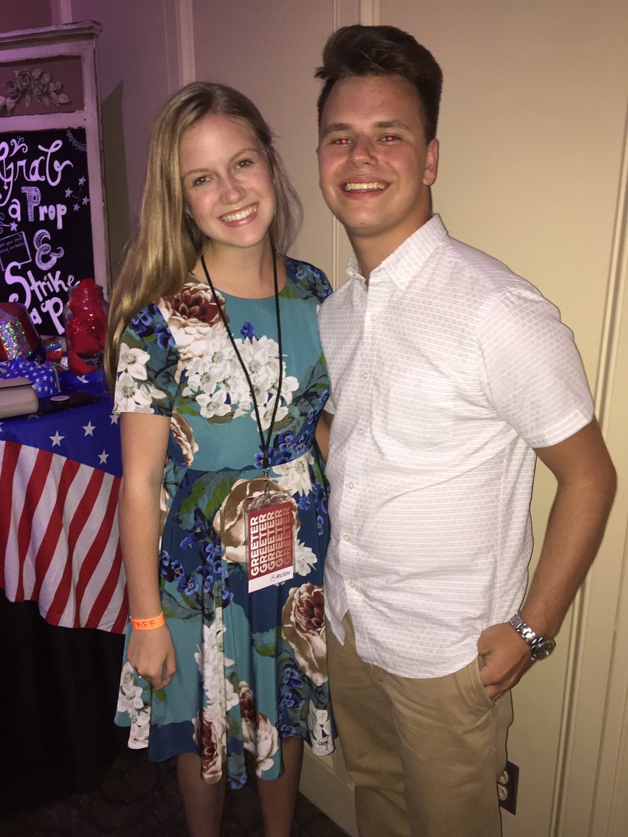 RileyJamesTV's tweet photo. Hanging with the lovely and (Twitterless) Marlee Evans at #FourthFest17 https://t.co/F0eePjD19O