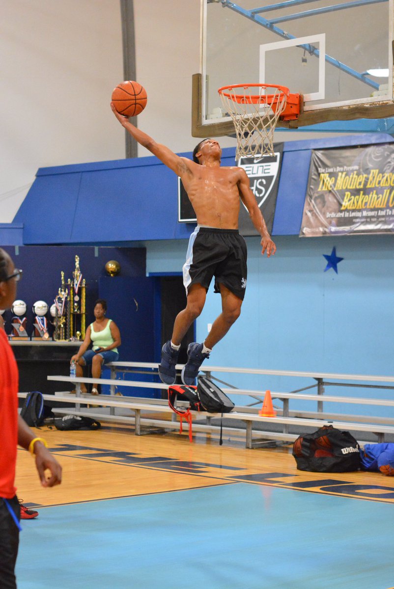 UTRhoops's tweet photo. Mikegetting up after workouts!!! https://t.co/lFLPhYFQoN