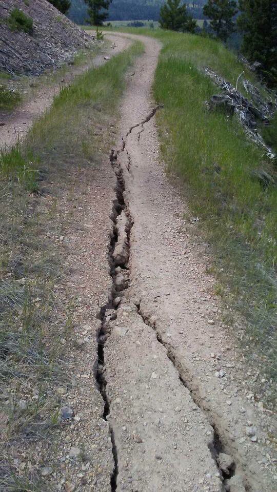 cassieschirmtv's tweet photo. Take a look at this! Ted D. Berner took these pictures just a couple miles from the #earthquake epicenter in Lincoln. #mtnews #mtquake https://t.co/7BXmycOXfw