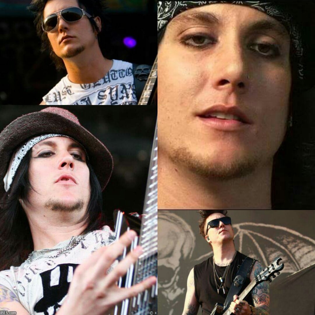 Happy Birthday Synyster Gates!!       