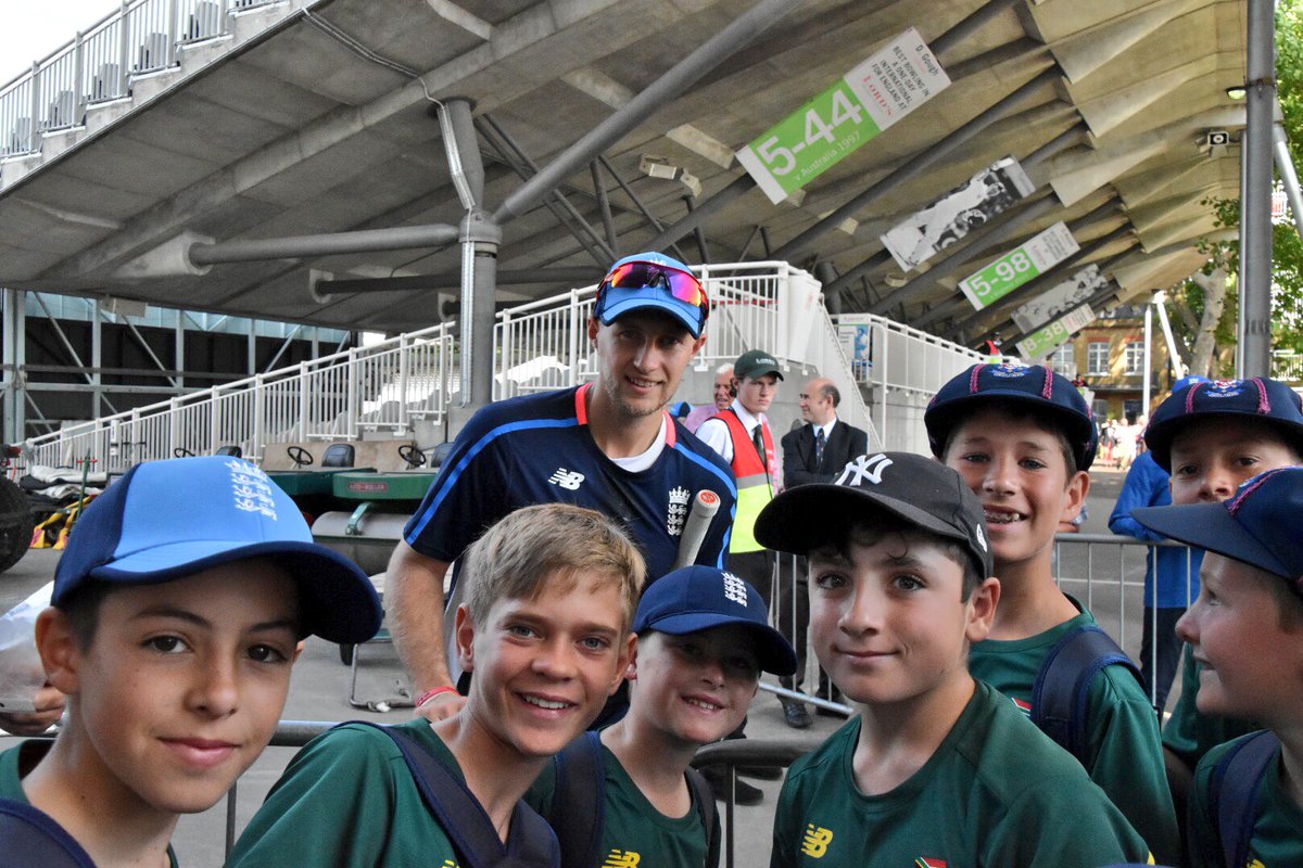 tvanvelden's tweet photo. SA vs England at Lords.
Meeting the players, including centurion Joe Root as well as former CHC Prep Old Aiden Markham. https://t.co/psfucTVwxw