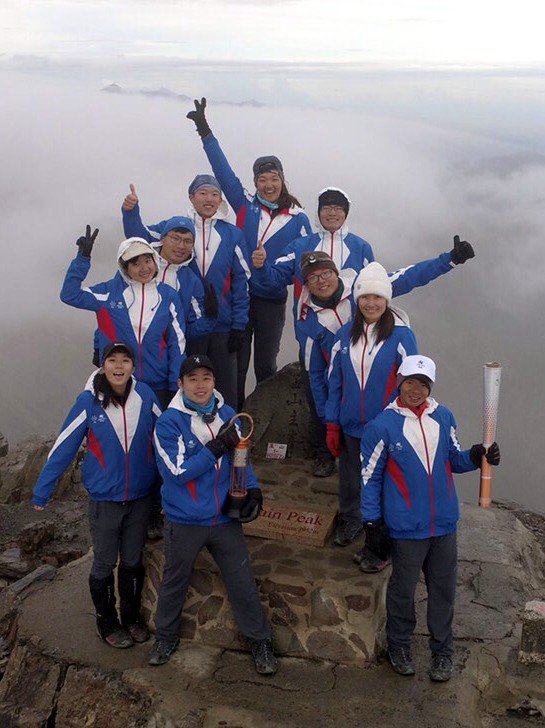 The sacred torch reached its first stop, the summit of Mt.Jade at 5:20, July 7th.
