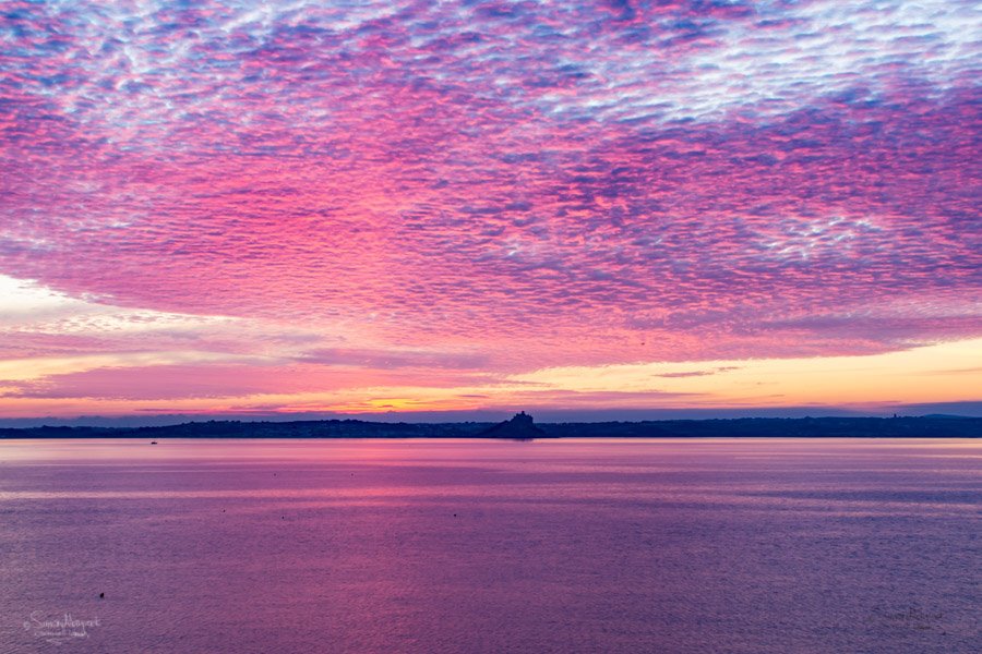 mouseholeman's tweet photo. Colourful "Mackerel sky" from Mousehole, Cornwall this morning. Only just caught it. @KevinWeatherman @AlamyNews https://t.co/5GPlqtxqfq