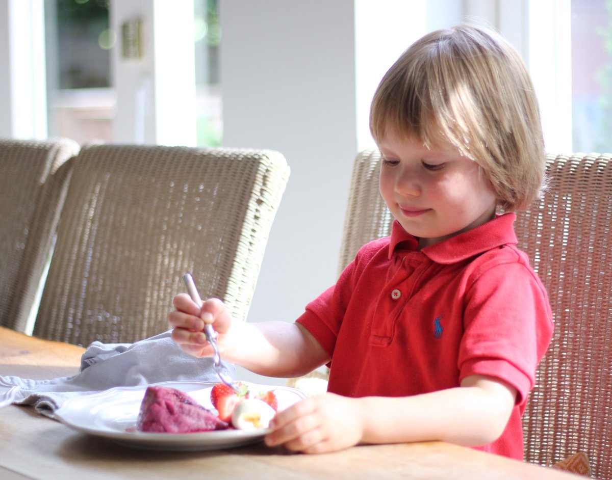 Dipping, squigging, weighing, chopping, #healthy, yummy, perfect recipe to #cookwithkids #Wimbeldon #summerpudding 😋☀️