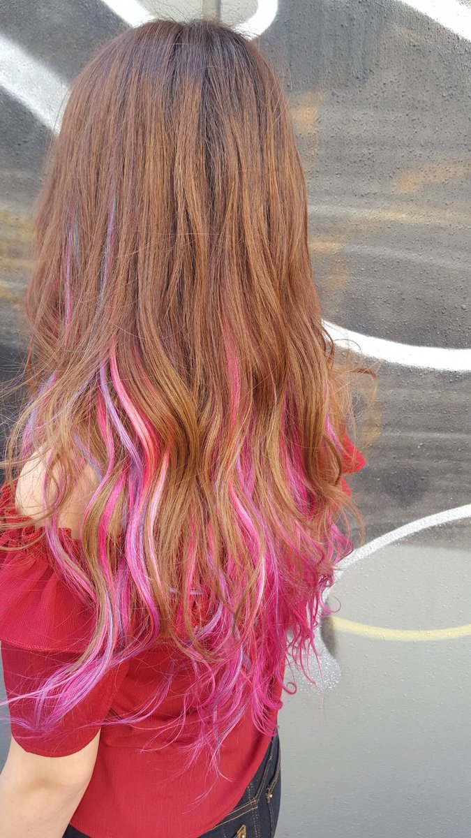 あるじゃんすー 札幌店 エクステ専門店 Arujyansu 先程ご来店されたお客様です 夏らしい 原色エクステ をお取り付けされました 当店では原色の付け放題を選んで頂いたお客様は メッシュ 何色何本入れても 無料