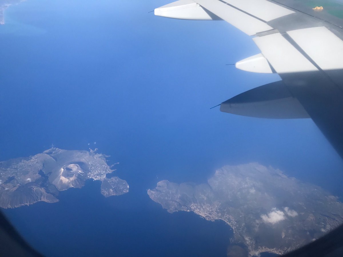 ✈️ Buongiorno da #CTAairport! Qui tempo ottimo, voli regolari e... #Eolie! 😉Info su aeroporto.catania.it