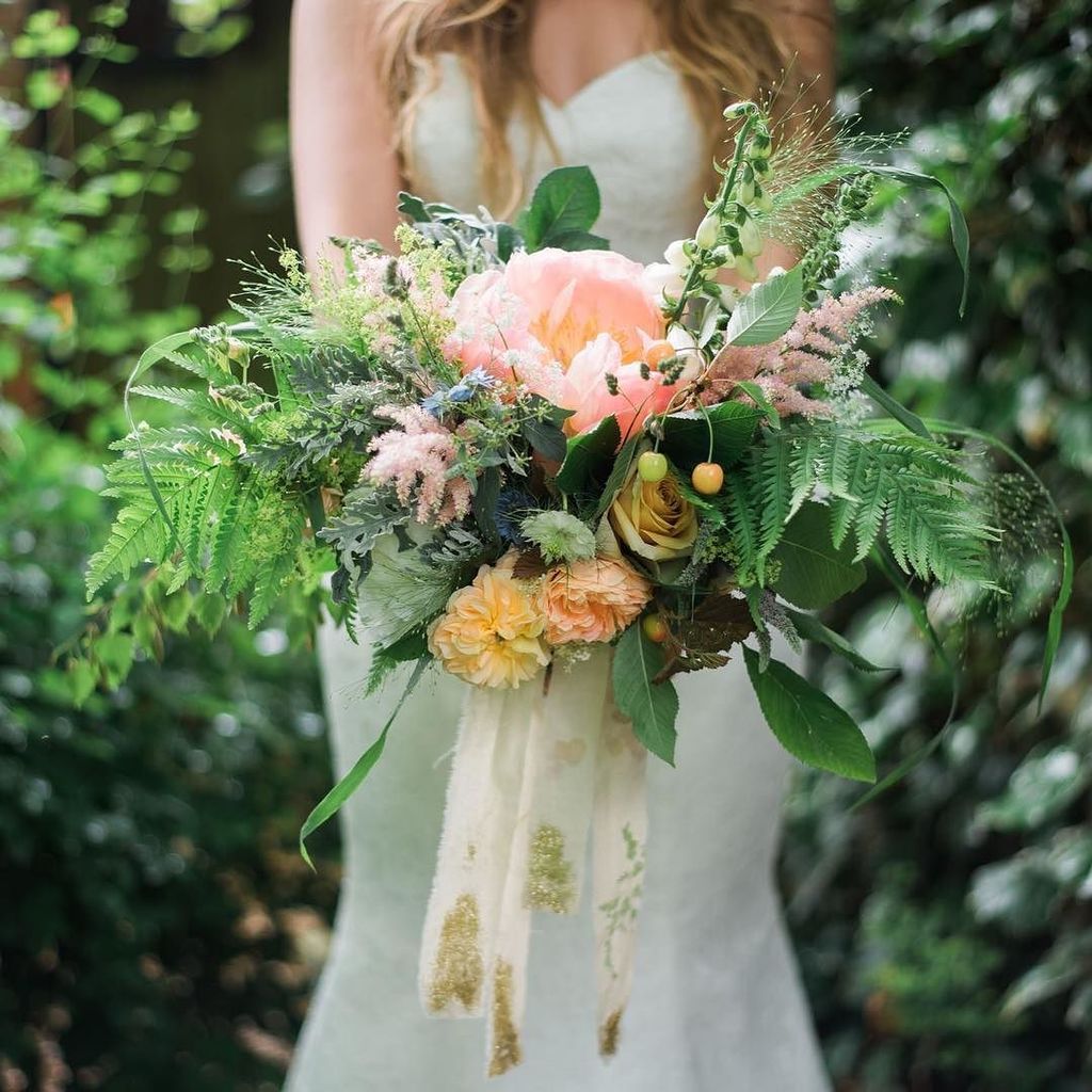 Fridays feeling peachy.....jump over to our digital version of Inspired Brides Magazine to see more of this stunni… ift.tt/2tnyHpa