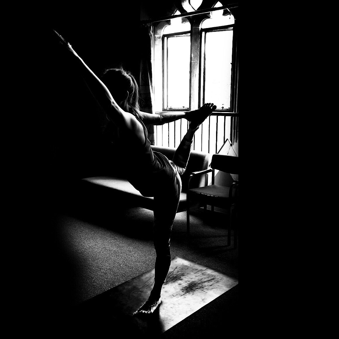 glosmagician's tweet photo. #FF Yoga guide & friend @HealthcoachSJ #strala #yoga #wellness #fitfam #health #cheltenham #yogateacher #magic - classes @cowley_manor https://t.co/tYTPA8bUsn