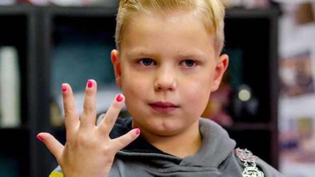 Tijn (6) van nagellakactie Serious Request overleden rtlnieuws.nl/nederland/tijn… #tijn #lakdoortijn