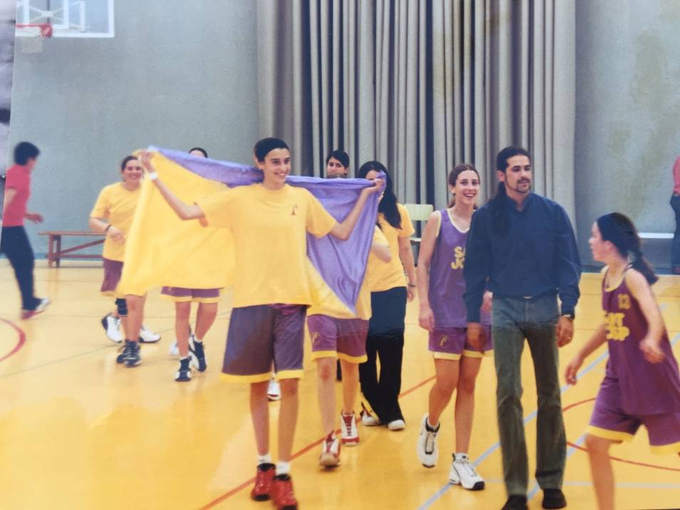 josempuertas's tweet photo. Aquí la historia de un talento inabordable con una cabeza inmejorable.Sencillamente,la mejor de Europa:Alba Torrens
https://t.co/uwnpCpgMzm https://t.co/LeZFkaeCAI