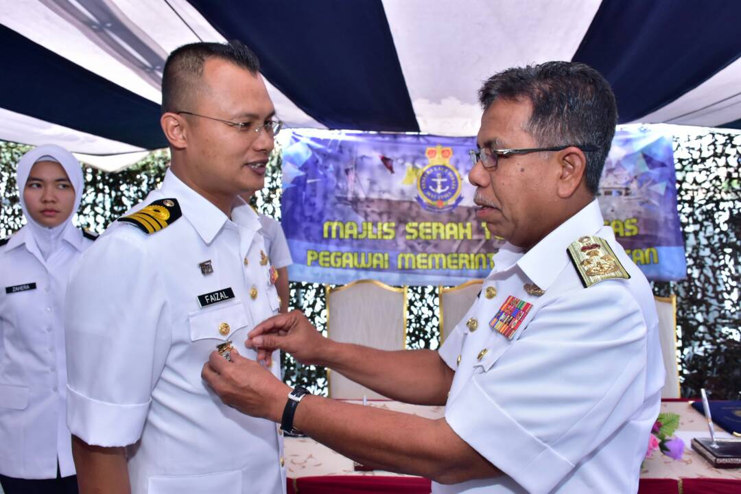 MPA_Barat's tweet photo. Majlis Serah Terima Tugas PM @KELANTANATOR175 oleh @roslan1531  
#NavyNews
#NavyPeople
@tldm_rasmi @mykamarul https://t.co/UZoV10MODQ