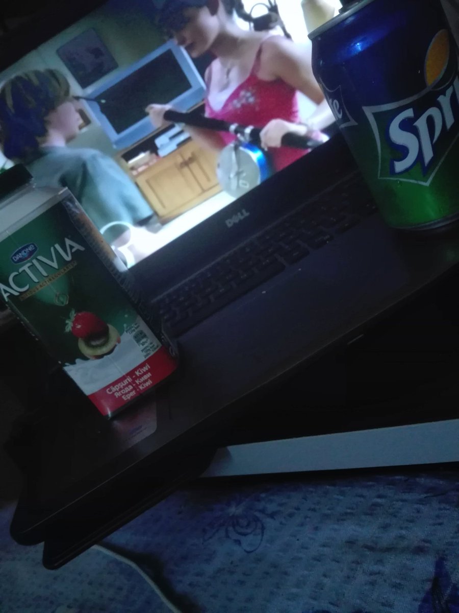 KarinKennet's tweet photo. Soft drinks for chic weather 😰😰😝😝😘 🌡 https://t.co/ZfVww4t3hX
