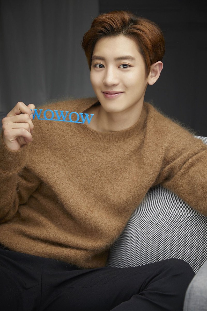 chanyeolit's tweet photo. 넘 길어서 어쩌지 못하는 다리 넘 ㄱㅇㅇ......,,,,•ू(༎ຶ۝༎ຶ`•ू) )੭ु⁾⁾ https://t.co/rEYGHCU0ol