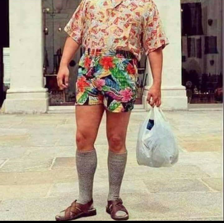 laroulotte49's tweet photo. #ClaquettesChaussettes Tom a raison 😵😱 ça peut être moche, quelques fois #ridicule Surtout quand on mélange les genres #ohsecours 😱👦😂😀😊 https://t.co/lcRX45D8bA