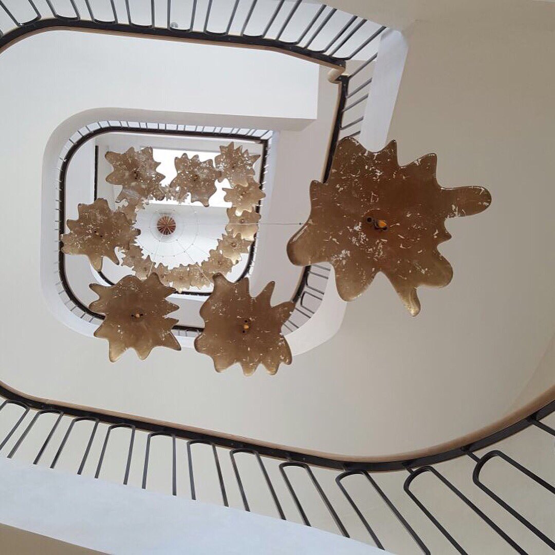 calfecrimmings's tweet photo. Soft silver #paintfinish to entire #stairwell and adjoining rooms #bespokewall #polishedplaster #luxurydesign #stair https://t.co/7xpDvZRmbF