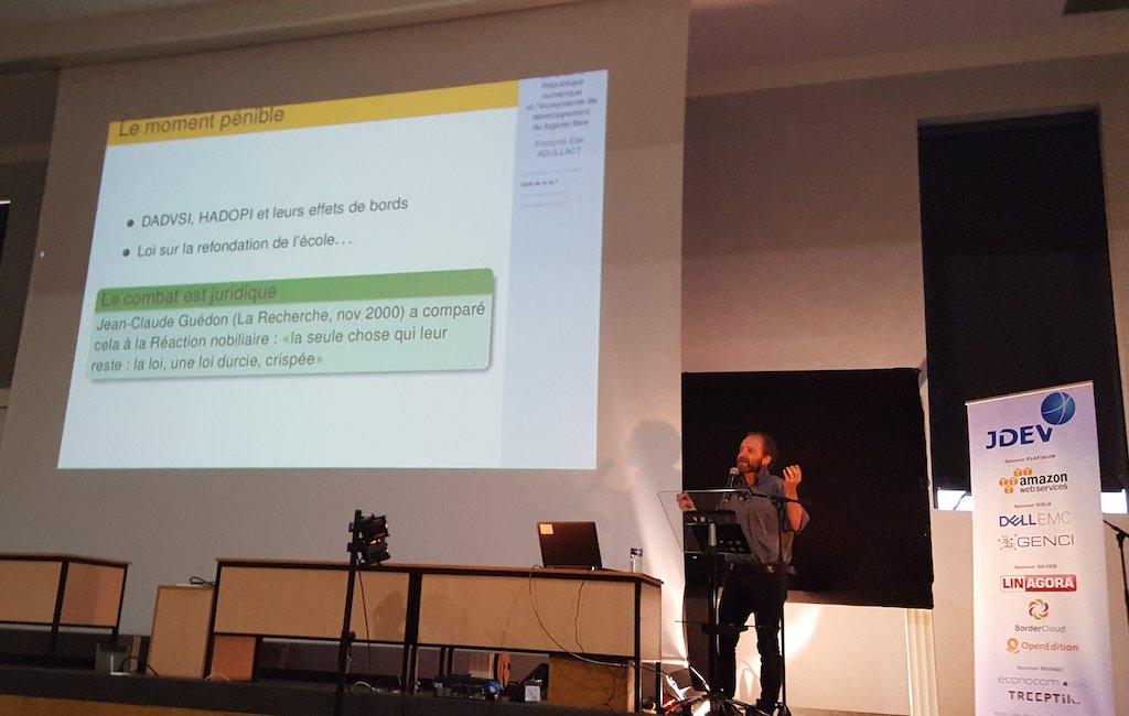 stephaneribas's tweet photo. #jdev2017 tonnerre d’applaudissement pour  la présentation de @Francois_ELIE sur la république numérique ! https://t.co/c8Ob5A4FI3
