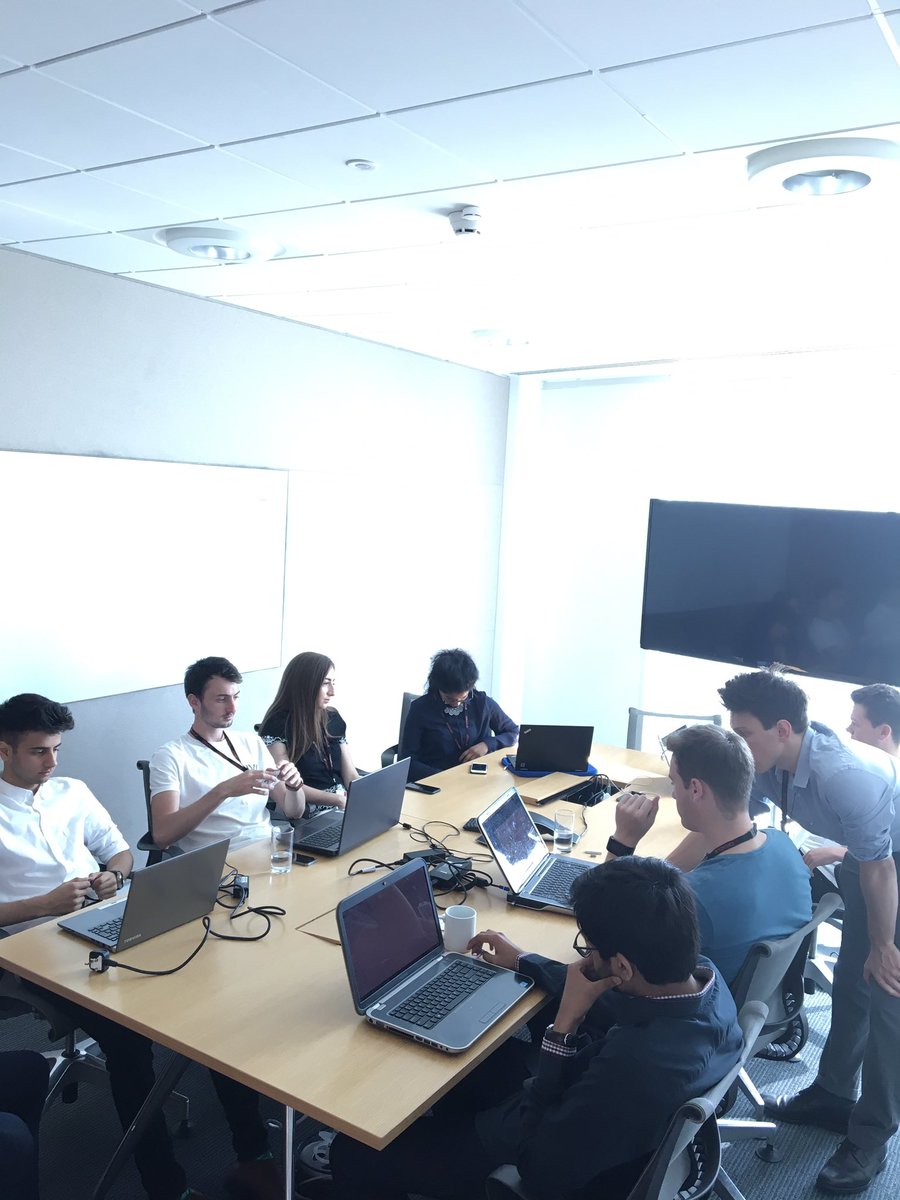Caz_Apsey's tweet image. Happy Friday!!! Code Club has commenced! #codeclub #hacktime #oracle #oraclecode #java #phython #happyfriday #interns @brunoborges