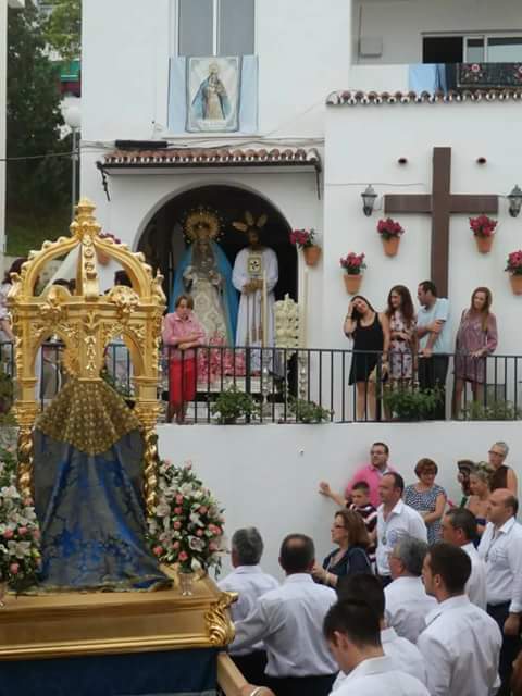Mañana por la tarde recibiremos a nuestra Patrona, la Virgen de la Cruz en la Capilla de Santo Domingo. OS esperamos a todos.