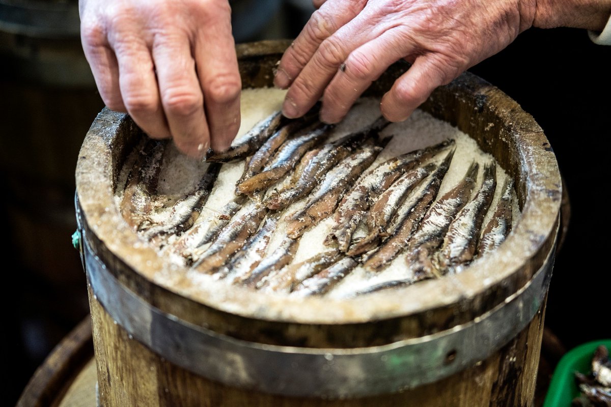 What do Ancient Romans, mediaeval monks and the Giordano family from #Cetara have in common? Find out here >bit.ly/2sKsG7h