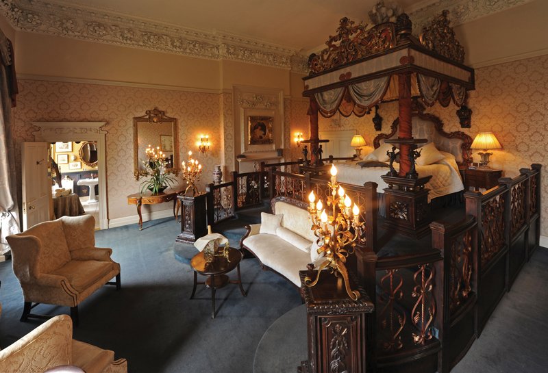 CoombeAbbey's tweet photo. It's #GrandFeatureFriday. Our spectacular Lady Craven Room is one of the most popular rooms in the house.
๐ https://t.co/1QyHqKxRWP ๐ https://t.co/p7ReukwhHe
