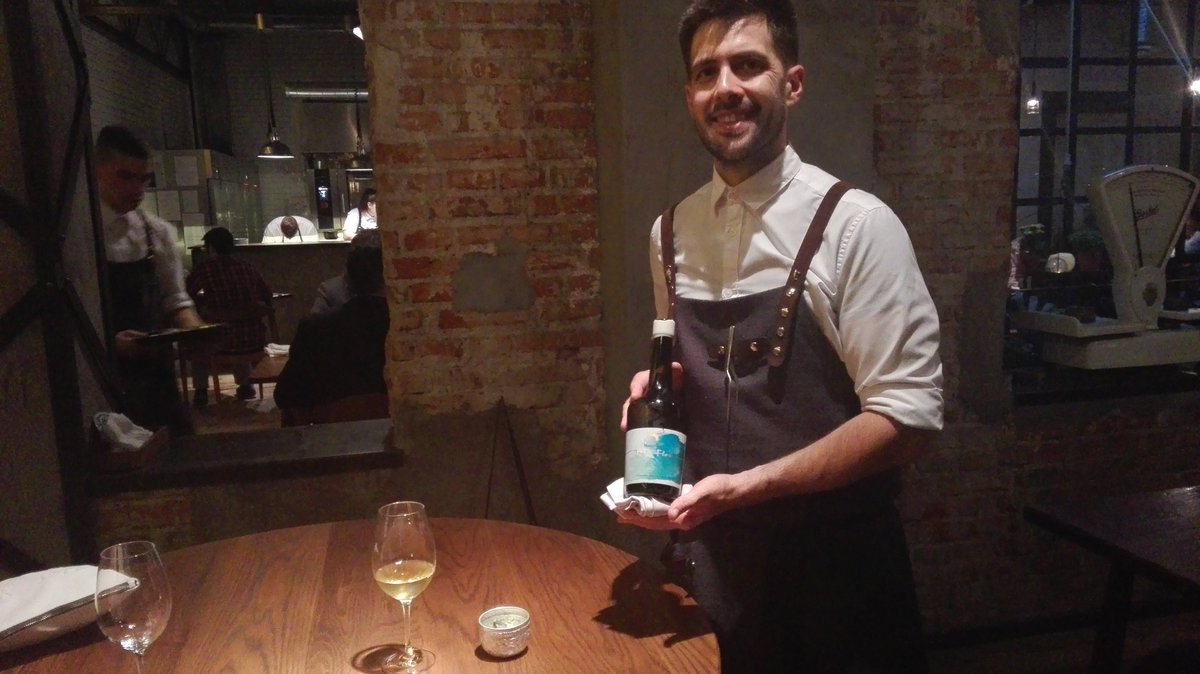 En Dstage de <a href="/DiegoGuerrero75/">Diego Guerrero</a>  con comida espectacular y encima con manzanilla Veloflor de <a href="/asencioalonso/">Bodegas ALONSO</a>  Placer!!!