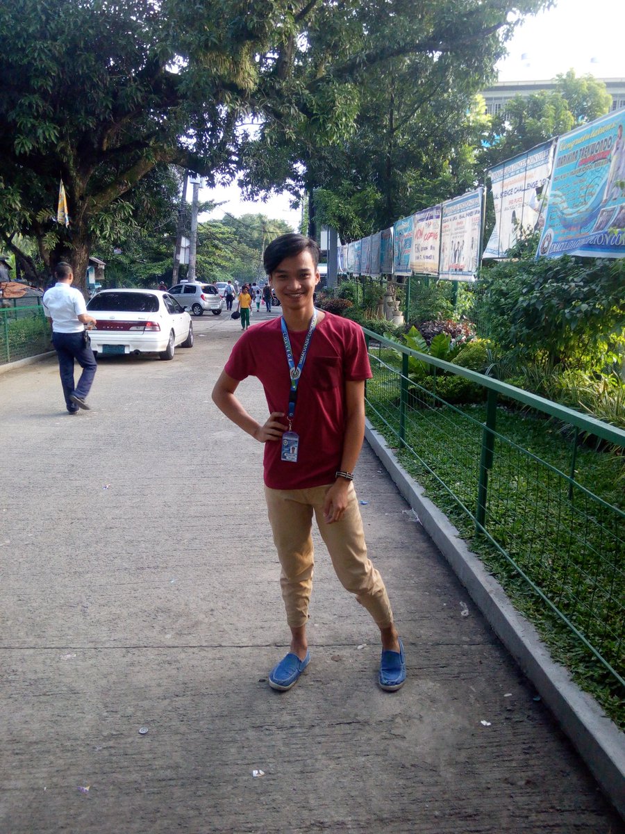 Captainsaya's tweet photo. Model sa school ✌ https://t.co/Eg3n6qKFr3