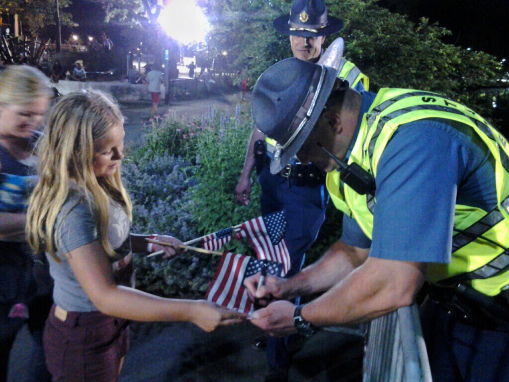 gmarco822's tweet photo. Trooper Yuri Bukhenik embraces community policing while working the esplanade. Photo credit: TSgt Reay. @DustinGFitch https://t.co/sU5GKmtYAq