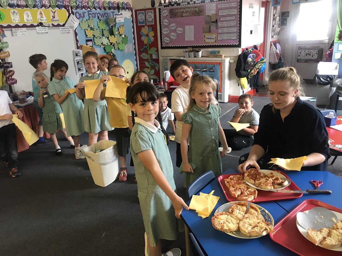 Halves and quarters of pizzas during golden time!! 👍