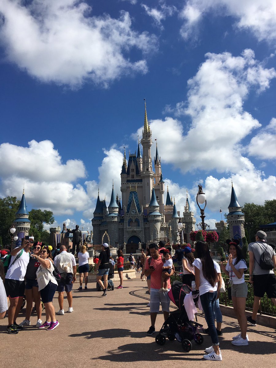 KendallBGreene's tweet photo. What a beautiful day to be in the Magic Kingdom! #HiggsPR #PRCA3334 https://t.co/IgO7OJgIlH