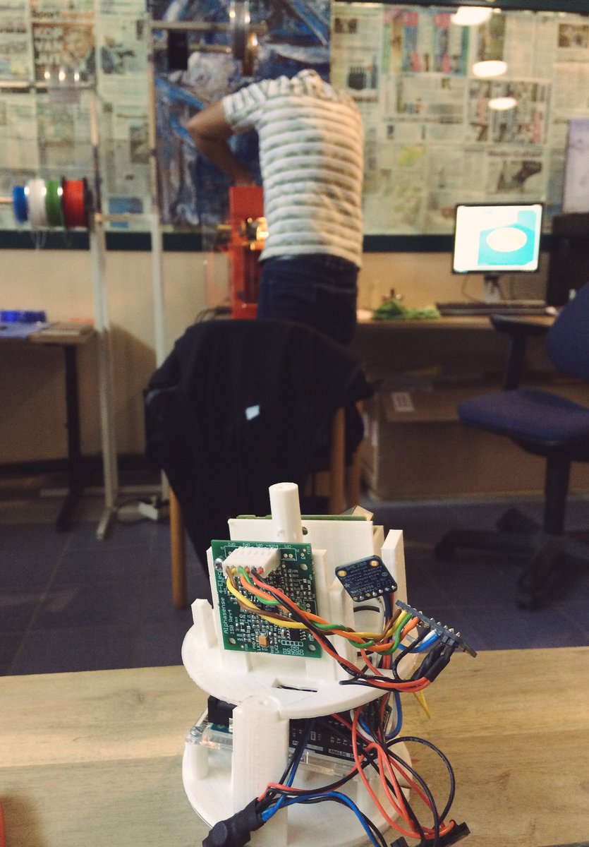 StadslabLKW's tweet image. Wat is de waarde van meetdata? Tech-meeting met #CitizensScience @samenmeten over specs, behuizing en productie van luchtkwaliteit sensoren.