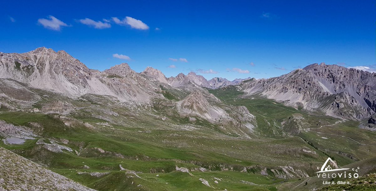 VeloViso's tweet photo. 《Se uno va a stare in alto, è perché in basso non lo lasciano in pace》
Parole di #PaoloCognetti per scoprire le nostre montagne! #véloviso https://t.co/KX7DRimX54